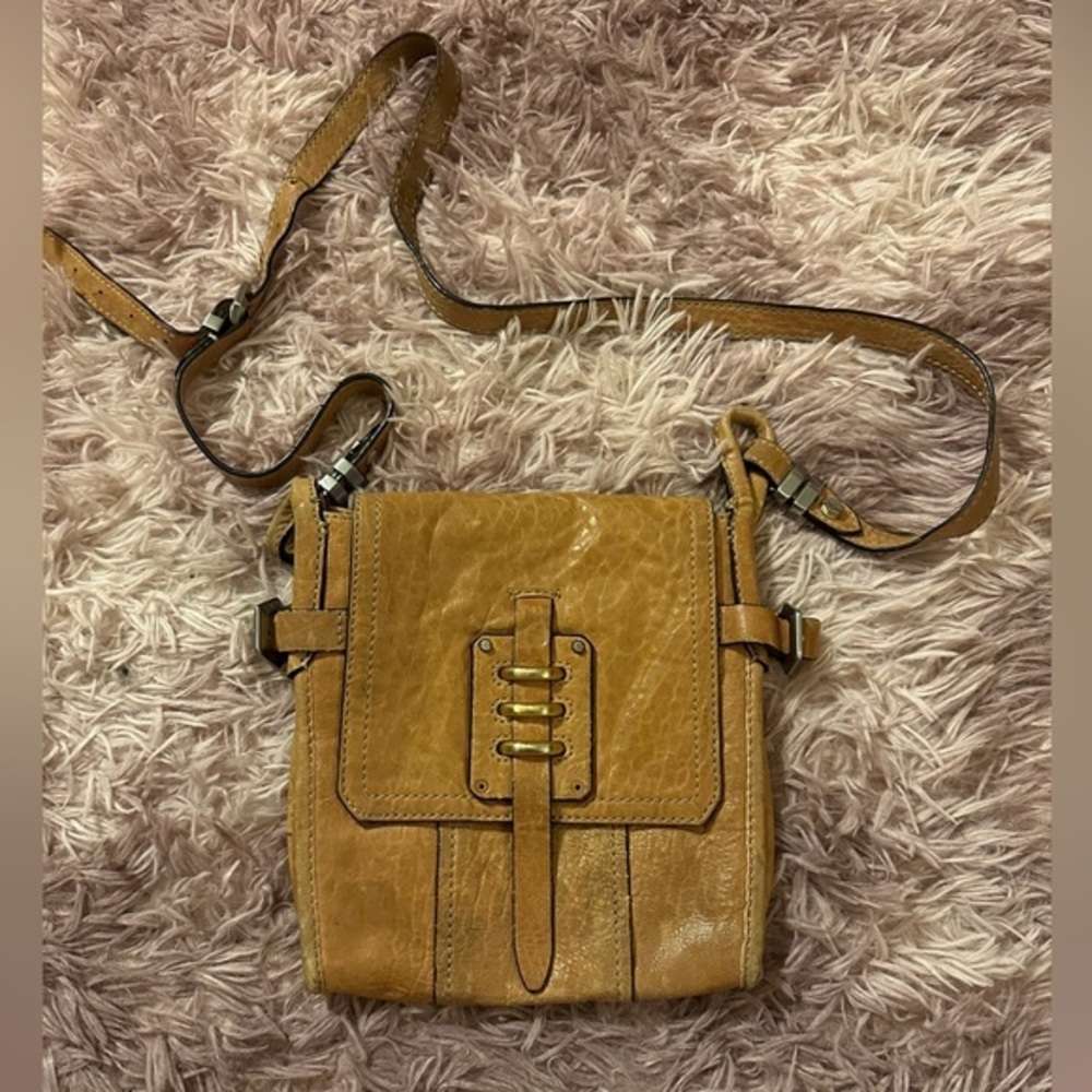 Vintage crossbody Yany tan leather purse with metal hardware